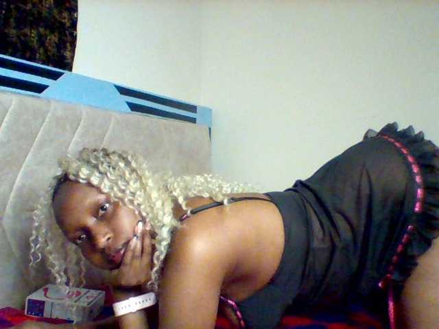 Sexyred-4 live cam on BongaCams