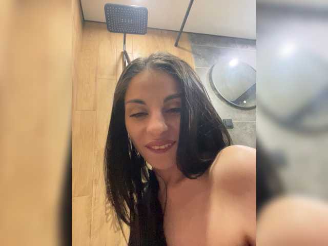 GgggLAAAAaaFFtt596rr's BongaCams show and profile