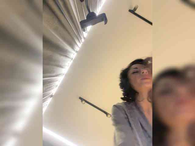 GgggLAAAAaaFFtt596rr's webcam live show