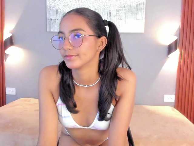 Stephanni live cam on BongaCams