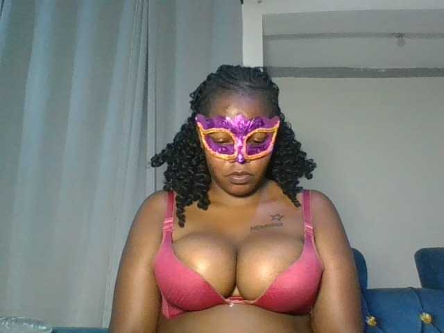 Coconaya live cam on BongaCams