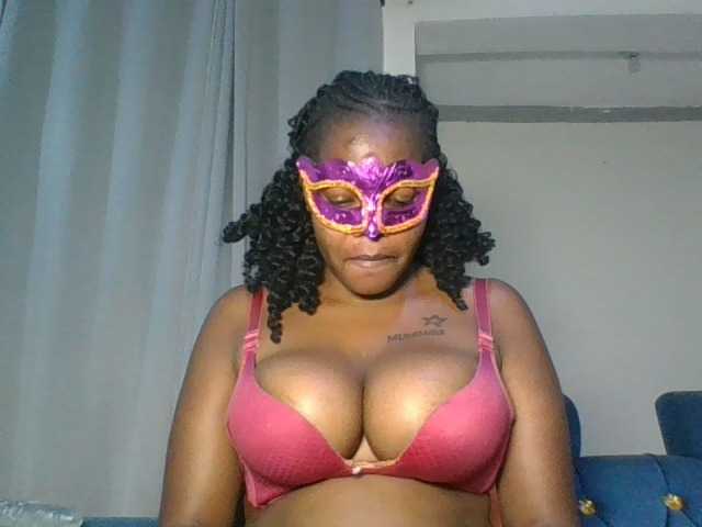 Coconaya live cam on BongaCams
