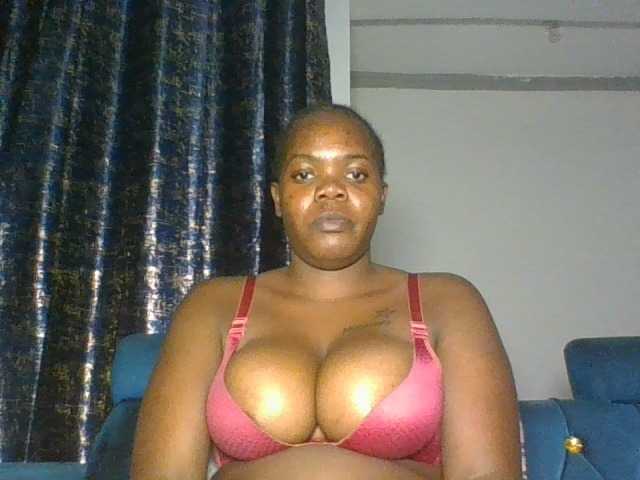 Coconaya live on BongaCams