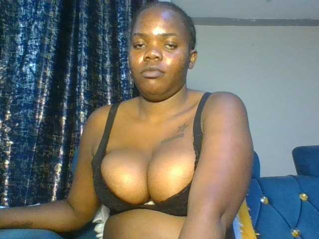 Coconaya live cam on BongaCams