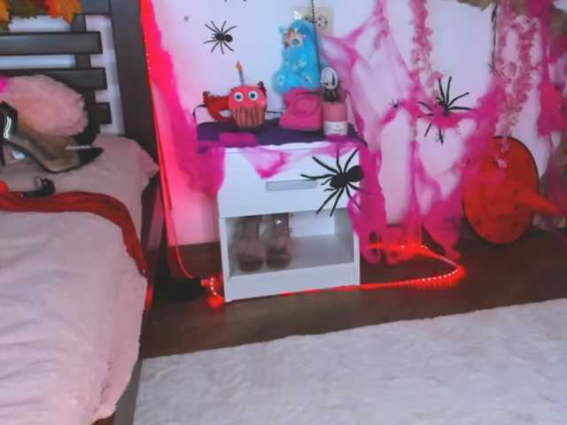 AlexisSky, en vivo ahora en BongaCams