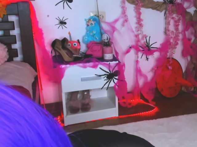 AlexisSky live cam preview