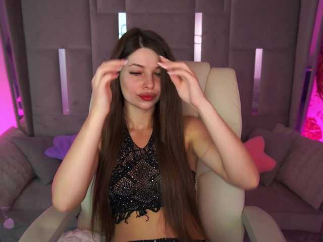le modèle MilleJoy est en webcam porno dans un show sur le site bongacams, il possède les tags suivants: White/Caucasian,Brunette,Shaved