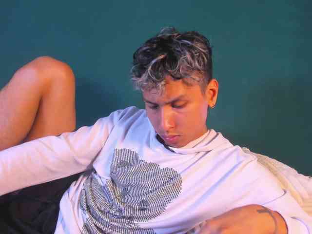 adonhix-firex Sex Cam Show