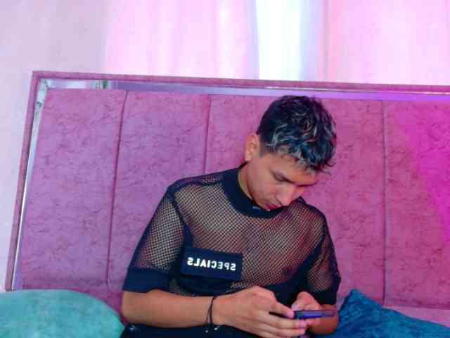 Adonhix-firex's cam show statistics and live stream