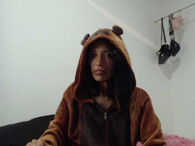 CCOLLI live webcam show