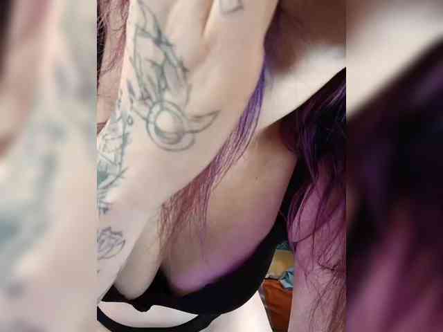 LazyTanukii webcam