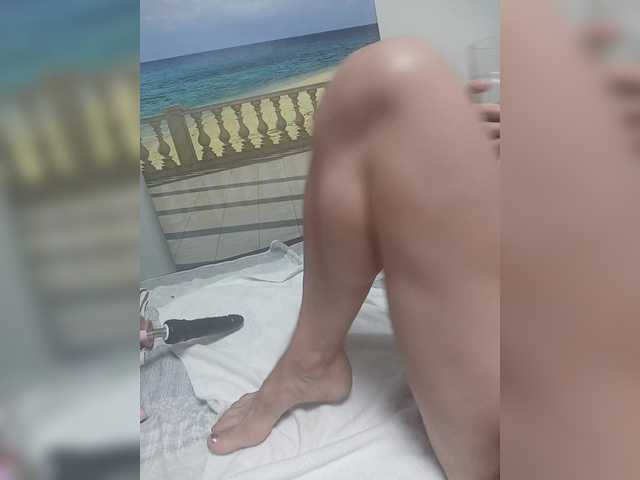 Sisinkaa4422 live webcam show