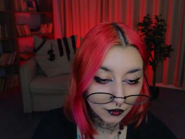 le modèle MistressMarcelline est en webcam porno dans un show sur le site bongacams, il possède les tags suivants: White/Caucasian,Redhead,Shaved