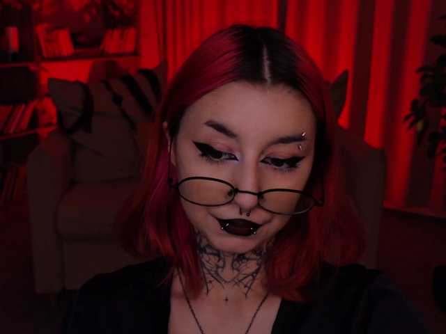 MistressMarcelline live cam preview