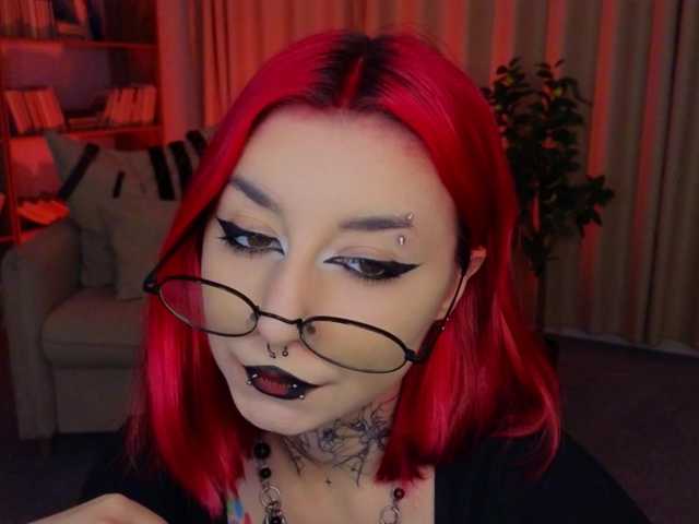 MistressMarcelline live cam