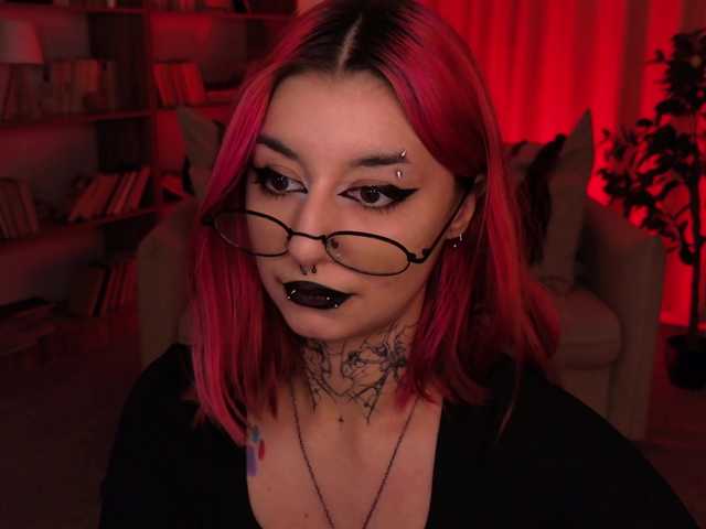 MistressMarcelline live cam