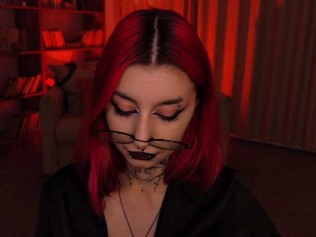 MistressMarcelline live cam