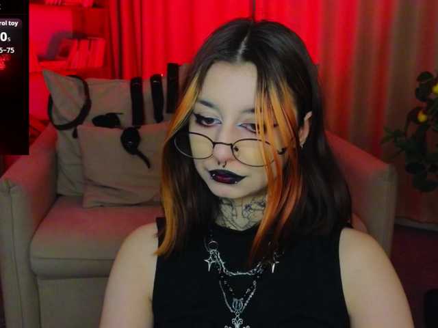 le modèle MistressMarcelline est en webcam porno dans un show sur le site bongacams, il possède les tags suivants: White/Caucasian,Redhead,Shaved