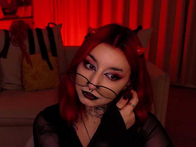MistressMarcelline live cam