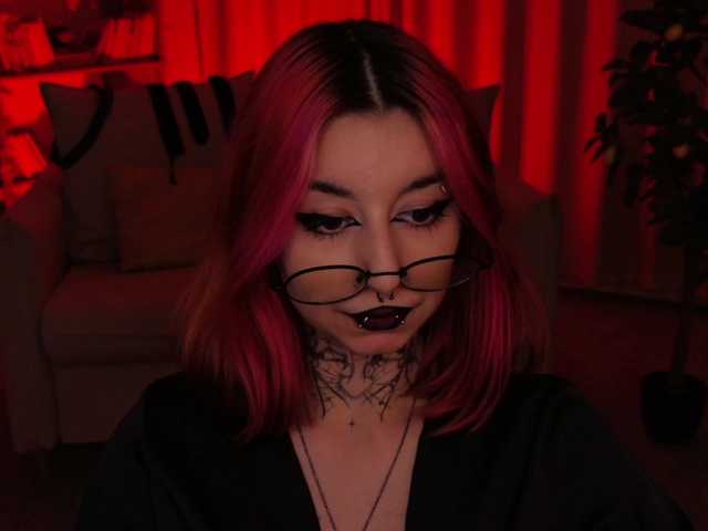 MistressMarcelline live cam preview