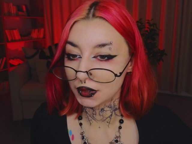 вебка MistressMarcelline