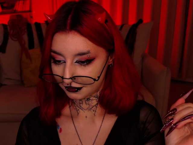 MistressMarcelline live cam preview