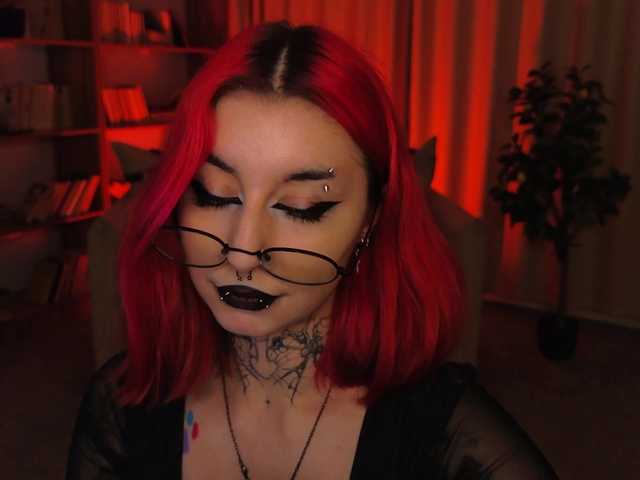 модель MistressMarcelline