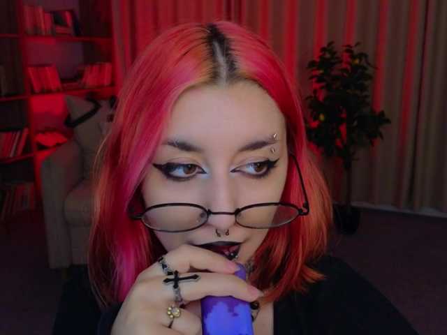 MistressMarcelline live webcam show