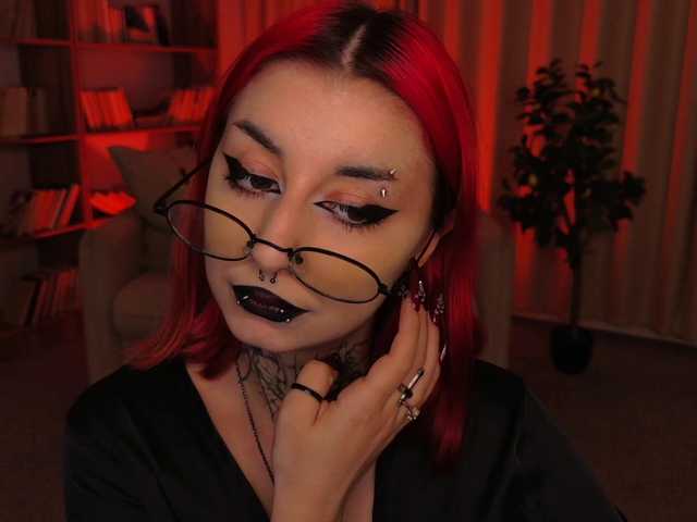 стрип от MistressMarcelline