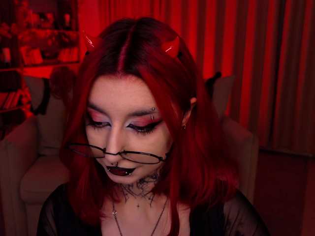 MistressMarcelline live cam preview