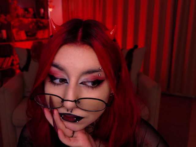 MistressMarcelline live cam preview