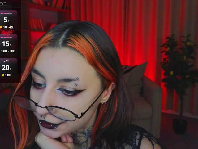 MistressMarcelline live cam