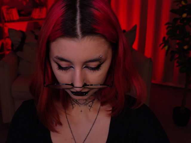 MistressMarcelline live cam preview