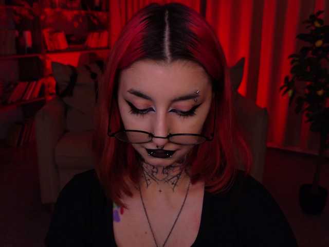 MistressMarcelline live cam preview