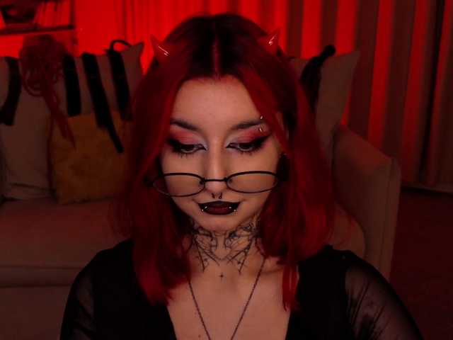 MistressMarcelline live cam preview