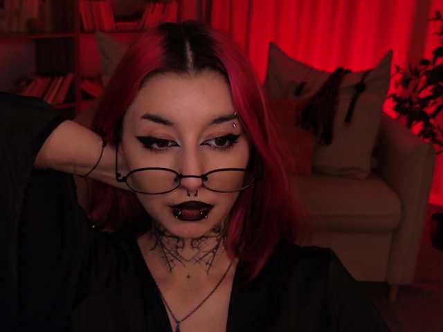 MistressMarcelline live cam