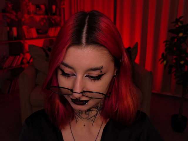MistressMarcelline live cam preview