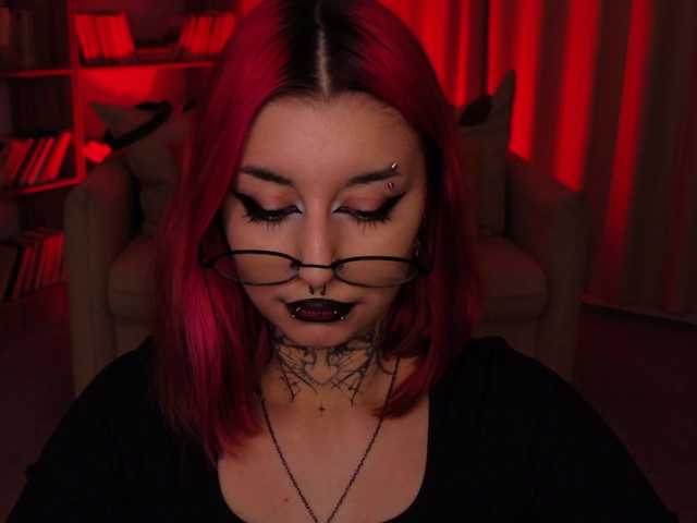 стрип от MistressMarcelline