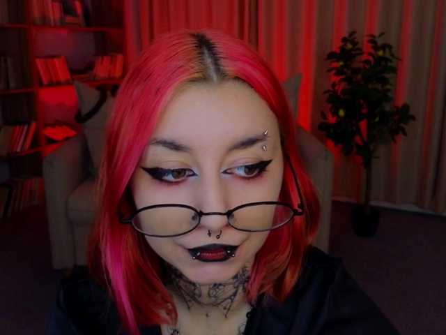 MistressMarcelline live cam