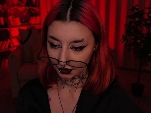 MistressMarcelline live cam preview