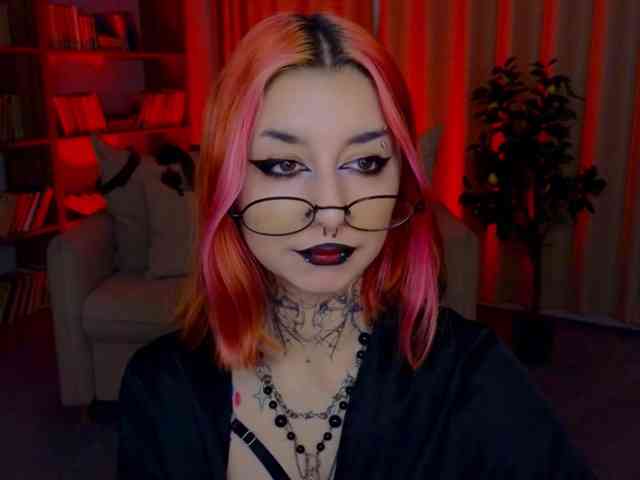 MistressMarcelline webcam