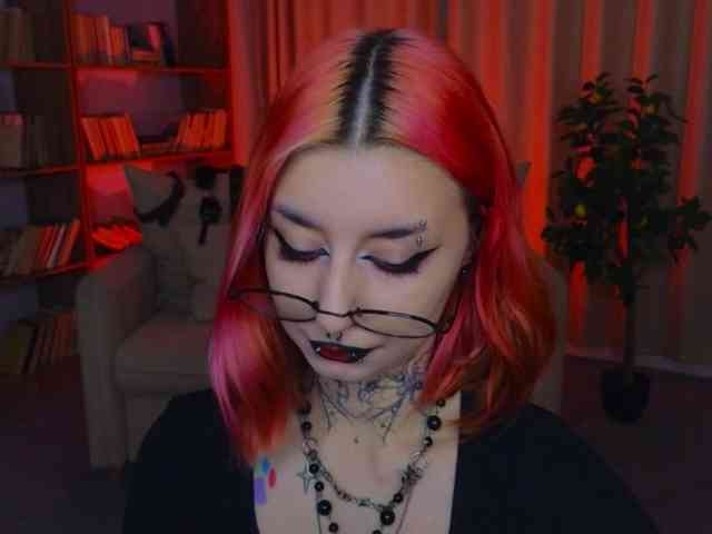 MistressMarcelline webcam