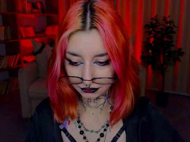 MistressMarcelline webcam