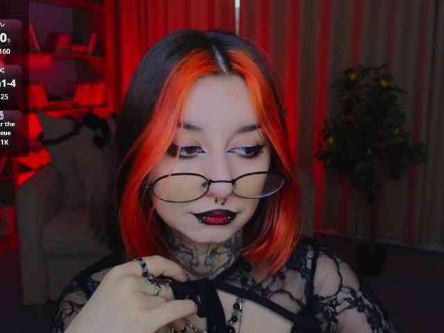 MistressMarcelline webcam