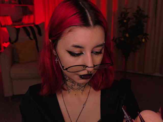 MistressMarcelline webcam
