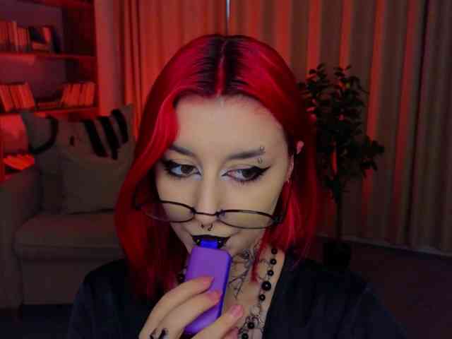 MistressMarcelline webcam