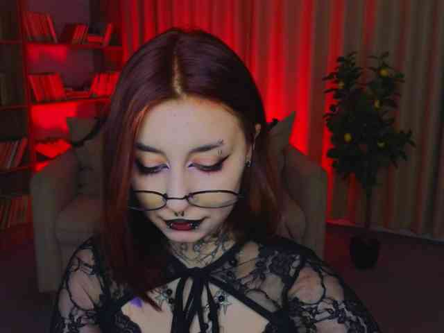 MistressMarcelline webcam