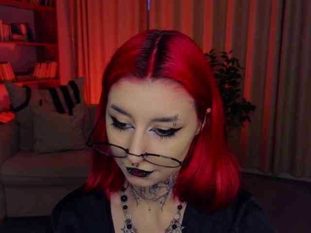 MistressMarcelline webcam