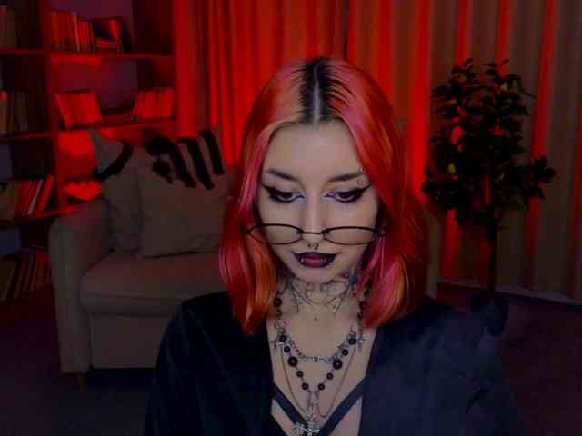 MistressMarcelline webcam