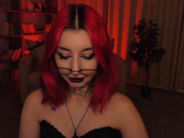 MistressMarcelline webcam